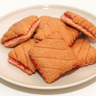 Финское ягодное (малина, творожный крем)